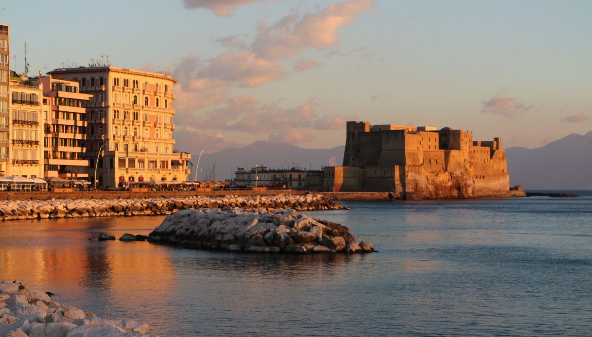 castel dell'ovo Napoli castelli sul mare in Italia