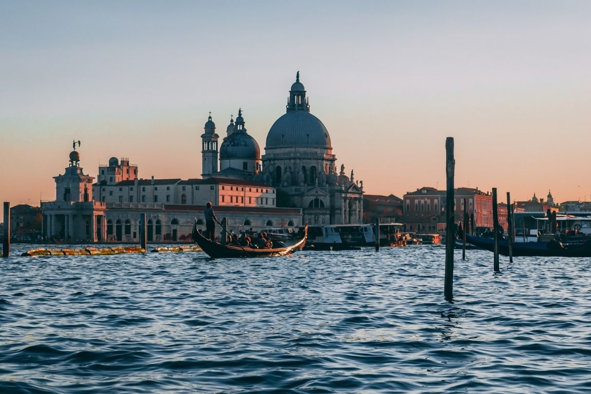 chiese italiane che si affacciano sul mare venezia