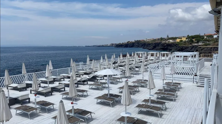 Mama Sea Beach Club: the most exclusive lido in the province of Catania